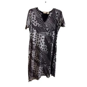 💚 NWOT Expressions gray & black asymmetrical short sleeve dress - vneck